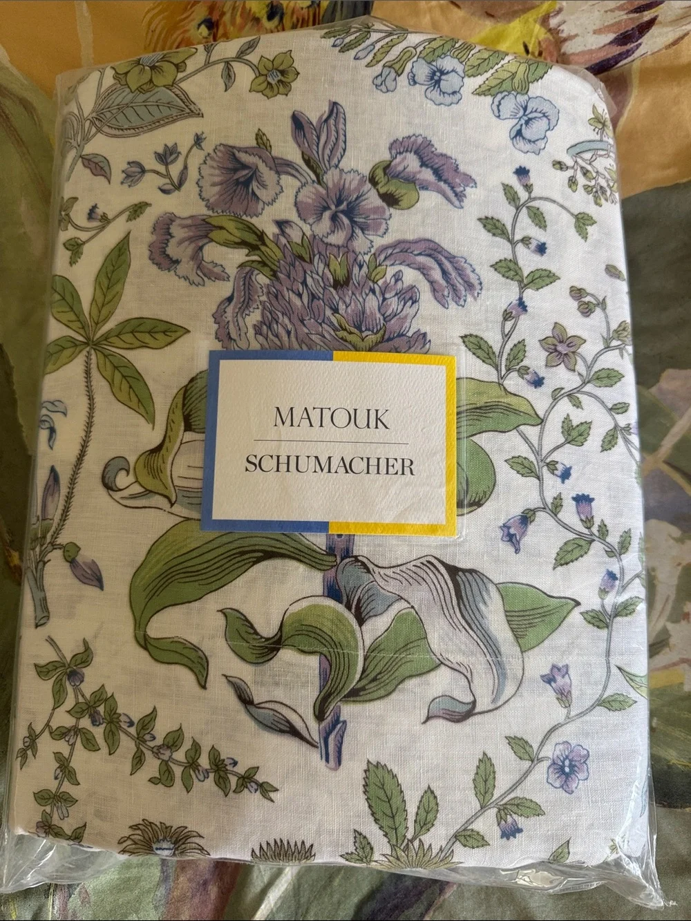 Matouk schumacher 100% Linen queen sheet set. 4 PCs new pomegranate $1200